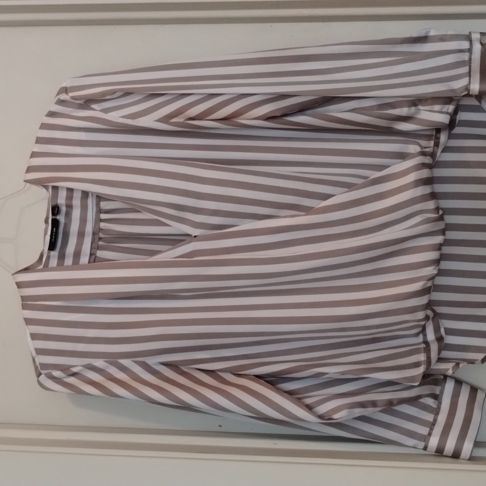 Apt. 9 ling sleeve stripe white/champagne, silky shirt, size Large